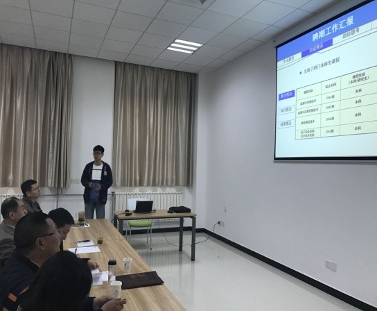 2026年世界杯官网组织新进教师进行首聘期满述职汇报